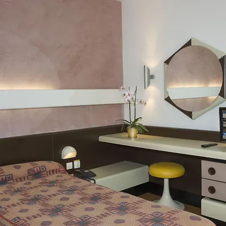 Hotel Urbain V 3*