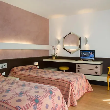 Urbain V Hotel 3*
